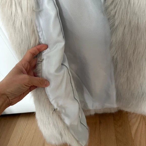 NWOT Banana Republic Faux Fur Vest - Picture 3 of 4